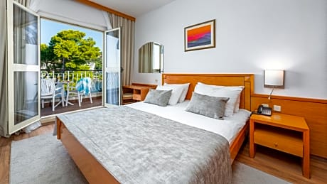 Romantic Double Room with Sea View and Balcony