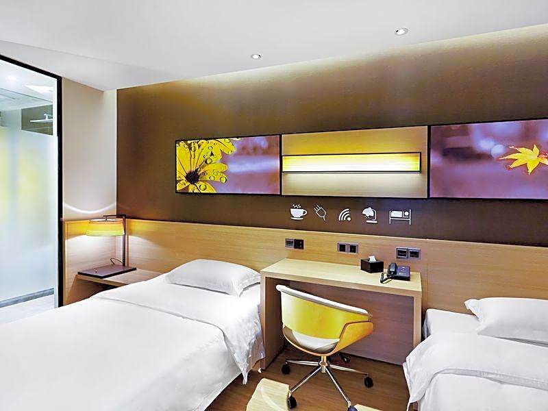 7 Days Premium Xinhua Train Station Square Branch