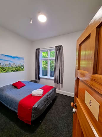 Room 8 - Budget Queen - Shared Facilities