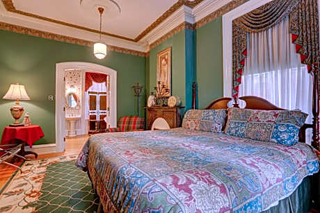 Deluxe King Suite
