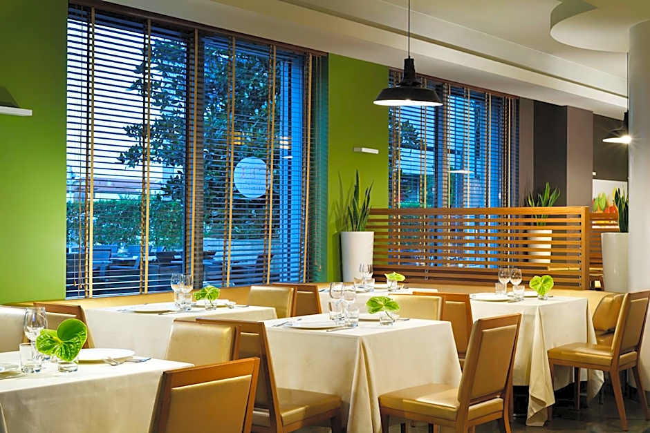 UNA Hotels The One Milano Hotel & Residence