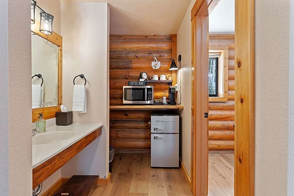 Duck Creek Village Inn