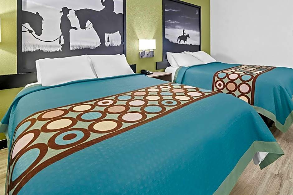 Super 8 by Wyndham Weatherford