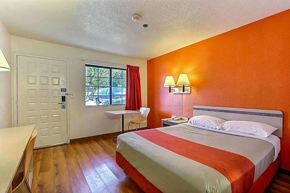 Super 8 by Wyndham Livermore