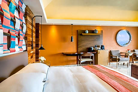 Club King Room with Hot Tub - Oceanfront