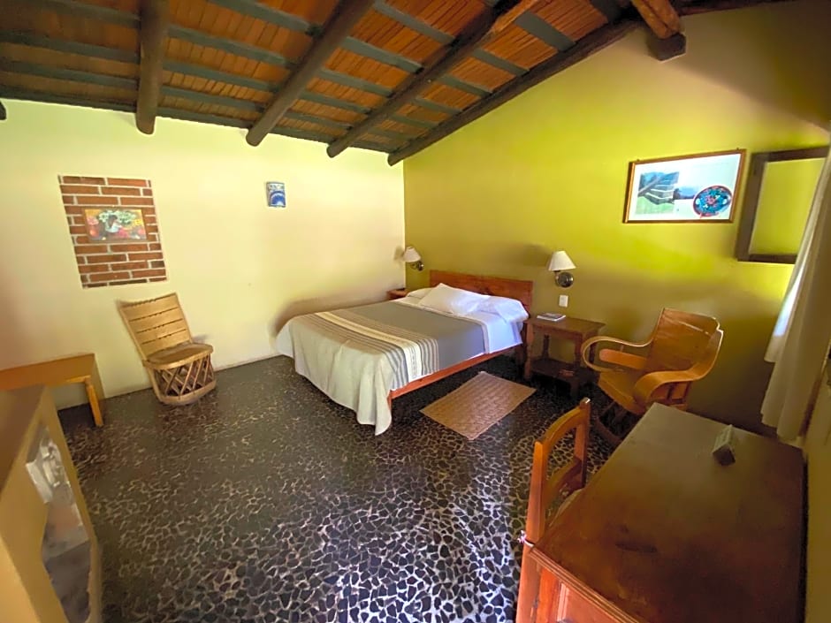 Villa Patzcuaro Garden Hotel & RV Park