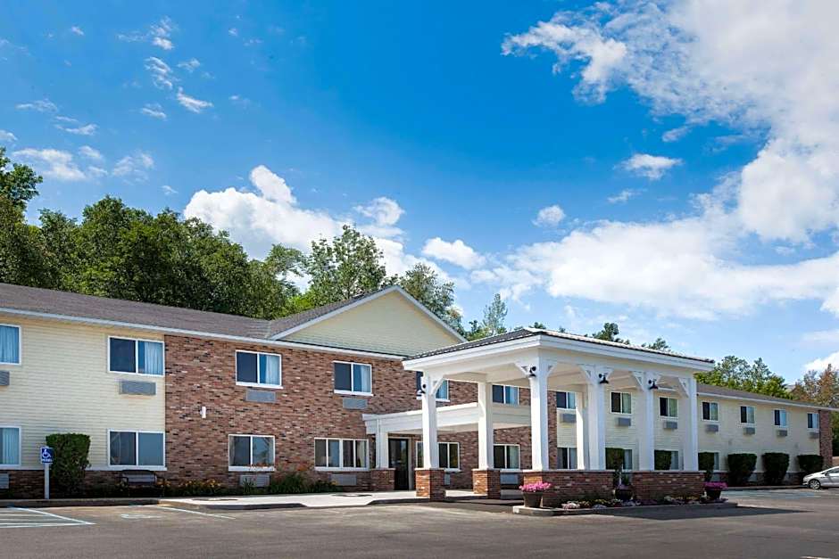 AmericInn by Wyndham Petoskey