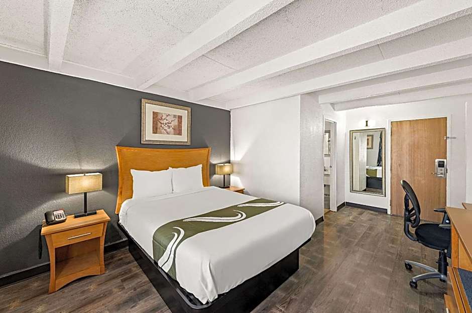 Quality Inn & Suites near I-480 and I-29