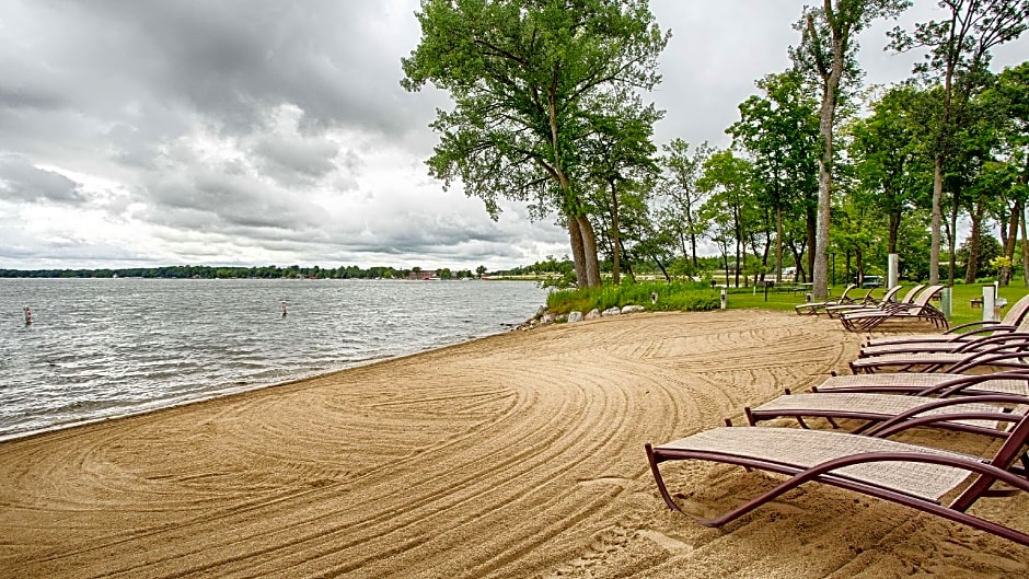 Best Western Premier The Lodge On Lake Detroit