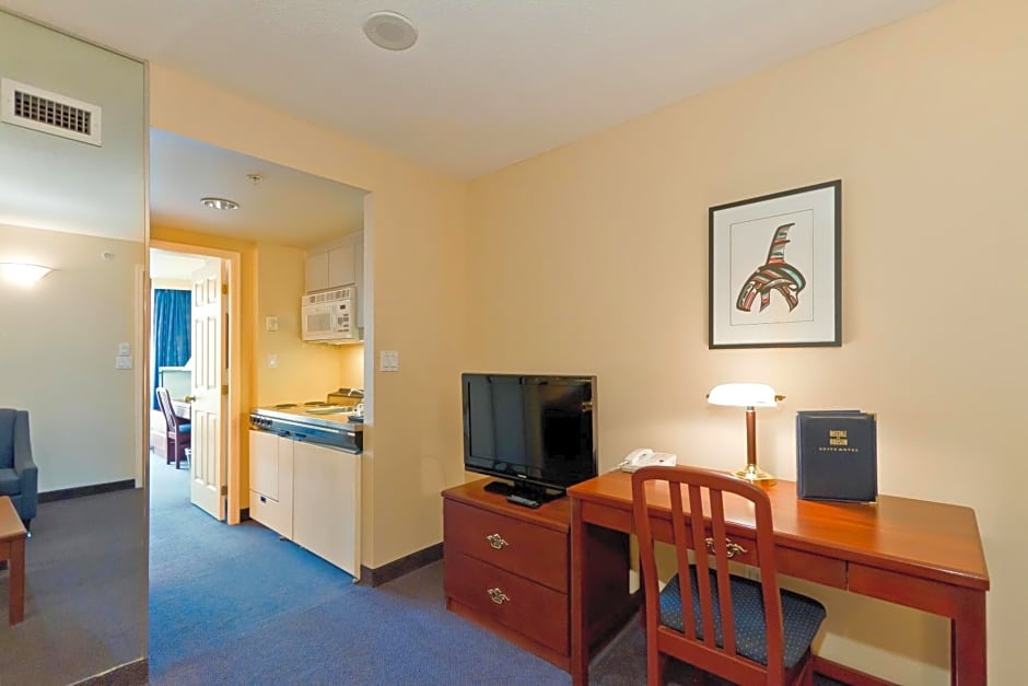 Rosedale on Robson Suite Hotel