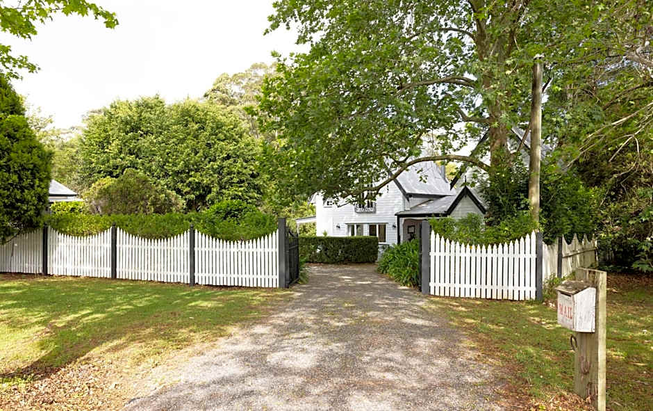 Exclusive Luxury Designer Cottage Estate for 10 - Peaceful Retreat Just 8 Minutes from Maleny