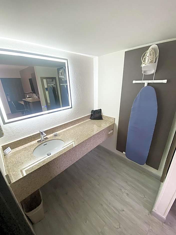 Ramada by Wyndham Tuscaloosa