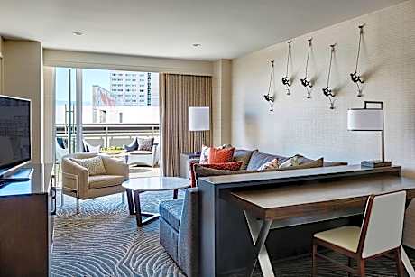1 Bedroom Suite, 1 King, Sofa bed, patio