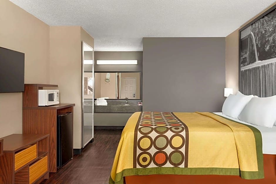 Super 8 by Wyndham Universal City