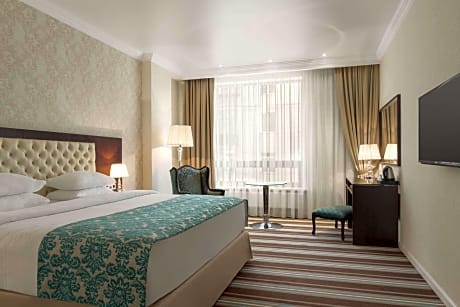 1 King Bed Deluxe Room