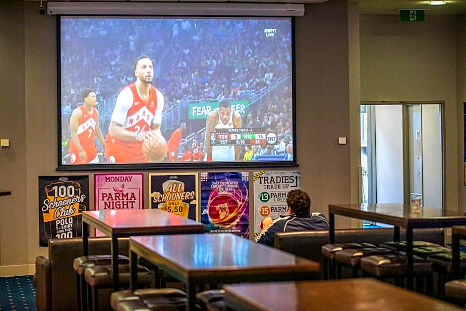 Nightcap at St Albans Hotel