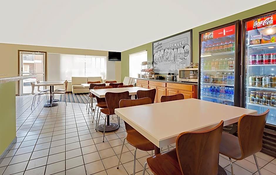 Super 8 by Wyndham Denver Central