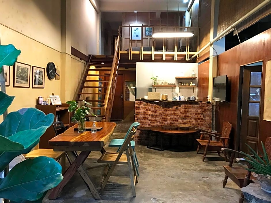 Boundary Hostel and Cafe