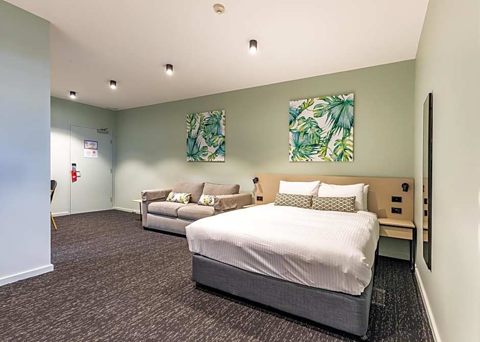 Nightcap at Commercial Hotel