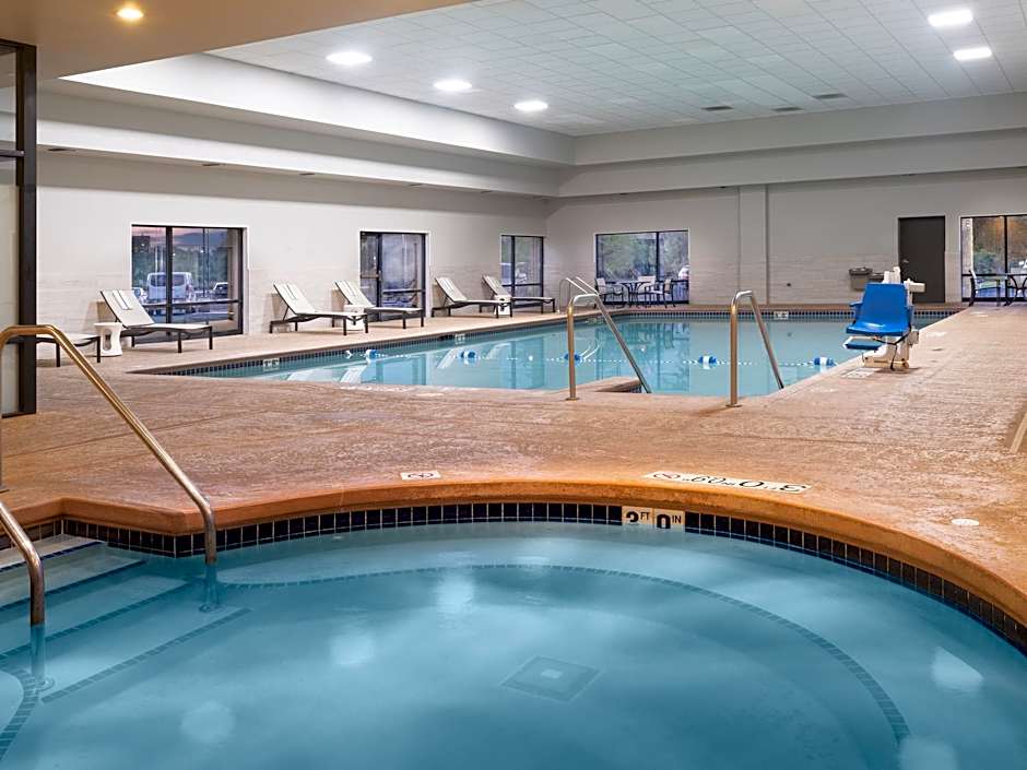 Crowne Plaza Milwaukee South By IHG