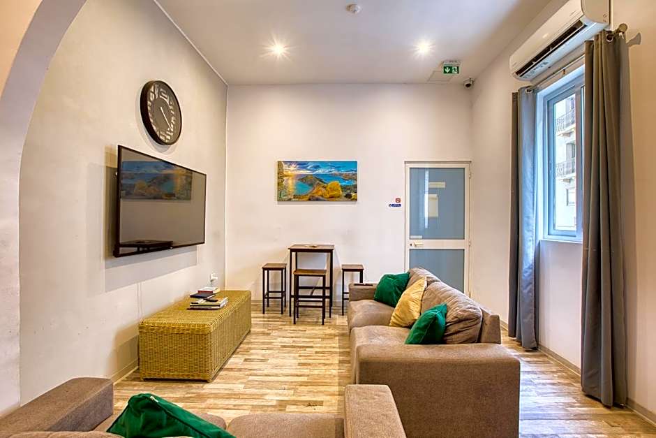 Bookarest Hostel Malta