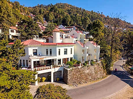 8fold-Pinecrest by LaRiSa, Bhimtal