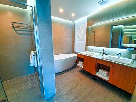 RomyZian Garden Mountain House