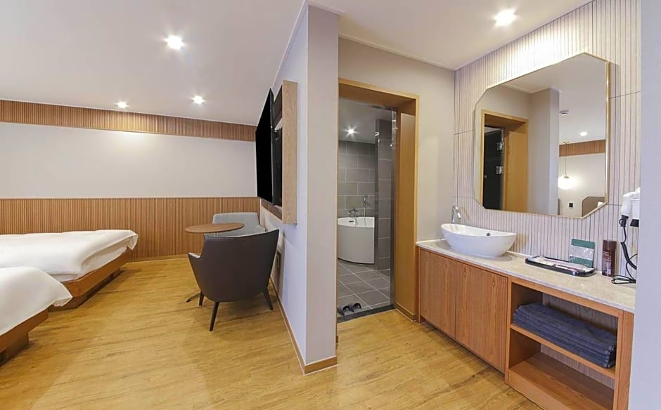 H Avenue Hotel in Gyeongju