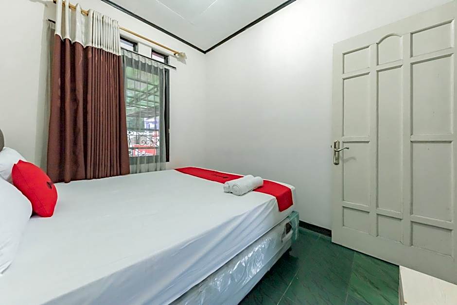RedDoorz near Cikole Lembang
