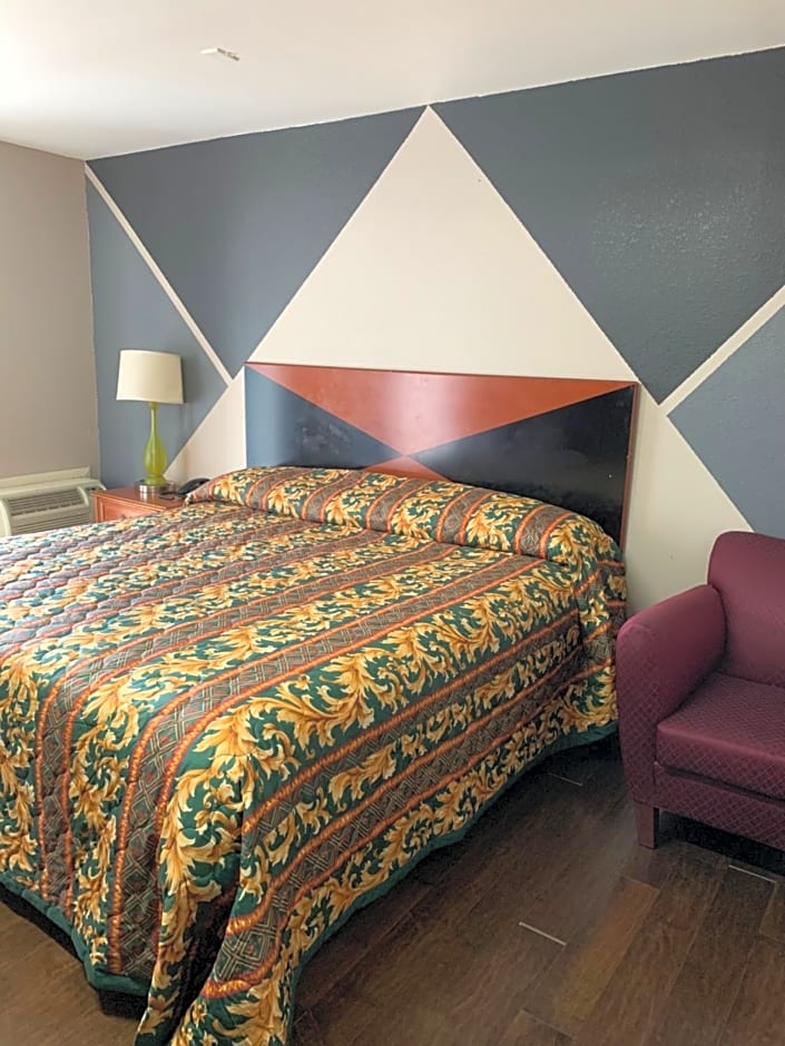 Royal Inn & Suites