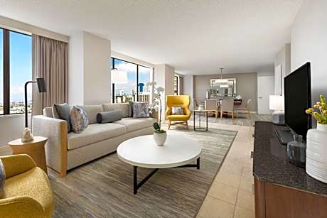 Presidential Suite, 1 King, Partial ocean view, Top floor