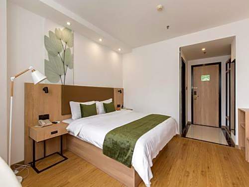 Photo 1 of 6 of Business 1 Queen Bed