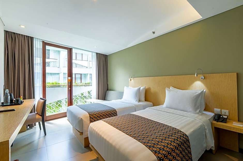 Photo 1 of 6 of Premier 2 Beds, Pool View
