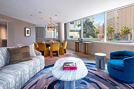 Luxe Level Mega Suite, Suite, 1 King