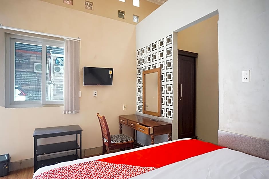 OYO 93003 B32 Homestay