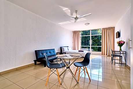 Inn & Out Sandton Park