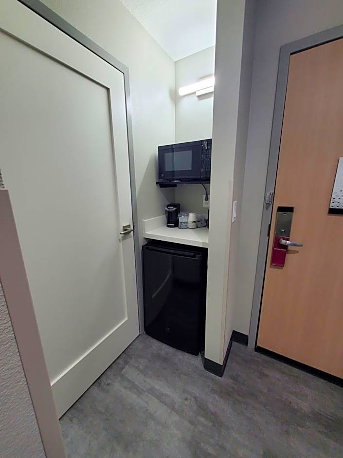 Hampton Inn By Hilton Olathe