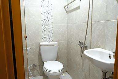 RedDoorz near Setrasari Mall 4