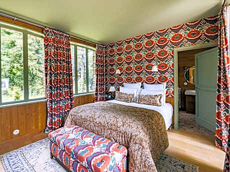 LE PAVILLON DES SOURCES, Two-Bedroom Pavilion with Two Queen Beds and Private Garden