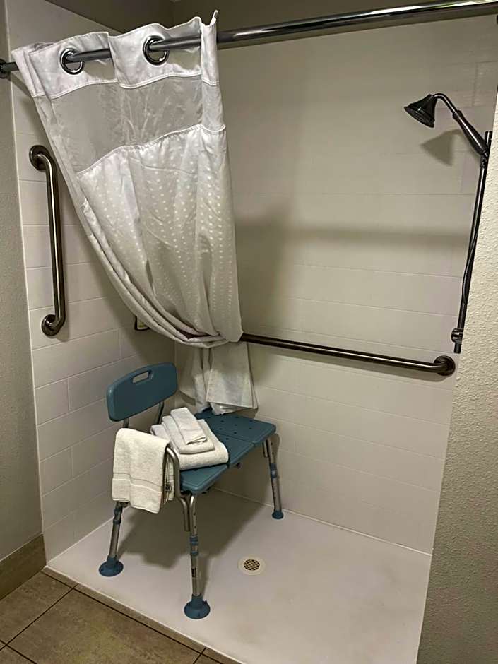 Holiday Inn Express Cedar Rapids - Collins Road By IHG