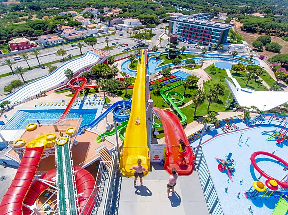 Photo 1 of 50 of Aquashow Park Hotel
