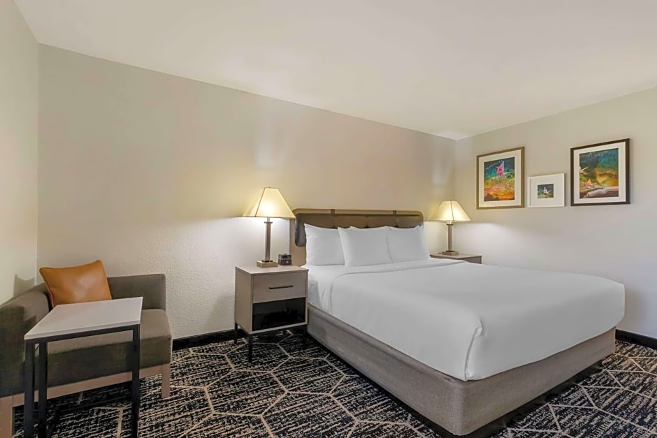 La Quinta Inn & Suites by Wyndham Des Moines West Clive