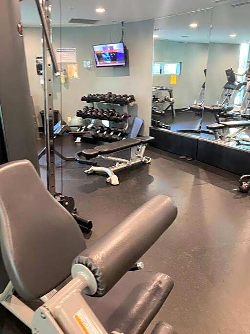 Luxary Condo Downtown Vancouver with free parking