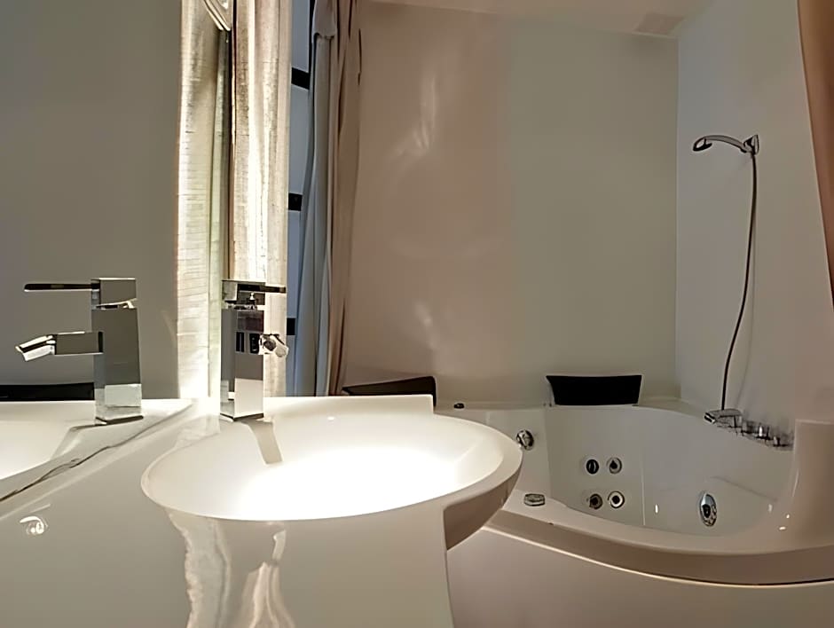 ApartaSuites Satellite by Abalu Hotels