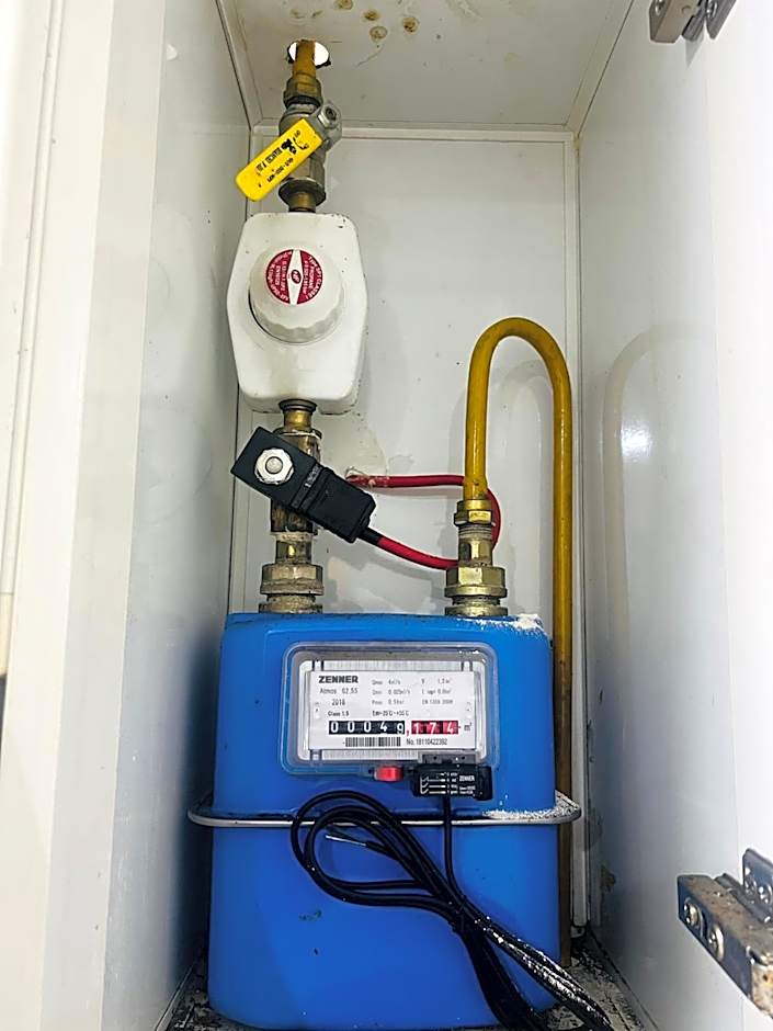 Fully furnish flat including all bills for monthly rental