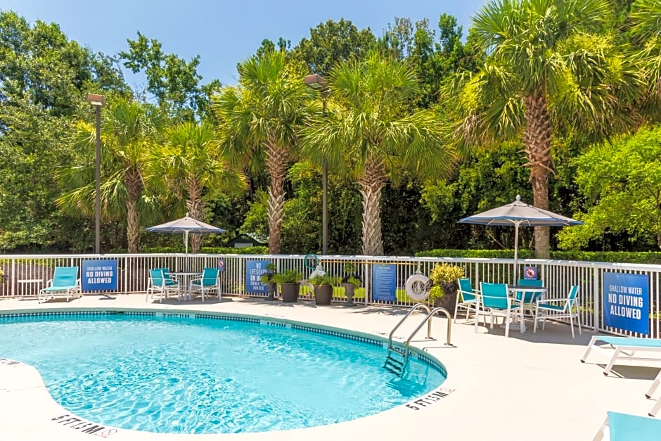 Holiday Inn Express Charleston US Highway 17 & I-526, an IHG Hotel