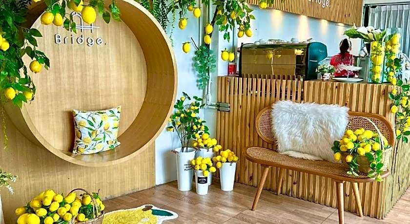 Dragon River Avenue Hotel