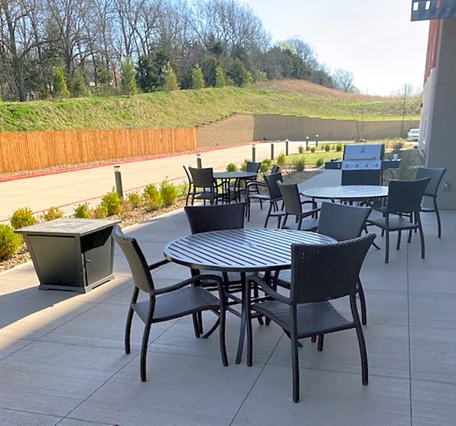 Holiday Inn Express And Suites Warrensburg North By IHG