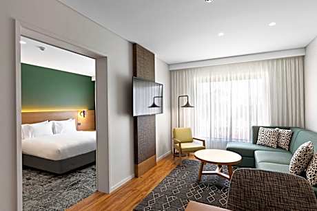 1 Bedroom Suite with Free Breakfast