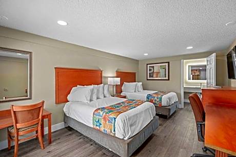 2 King Beds 2-Bedroom Family Suite Non-Smoking